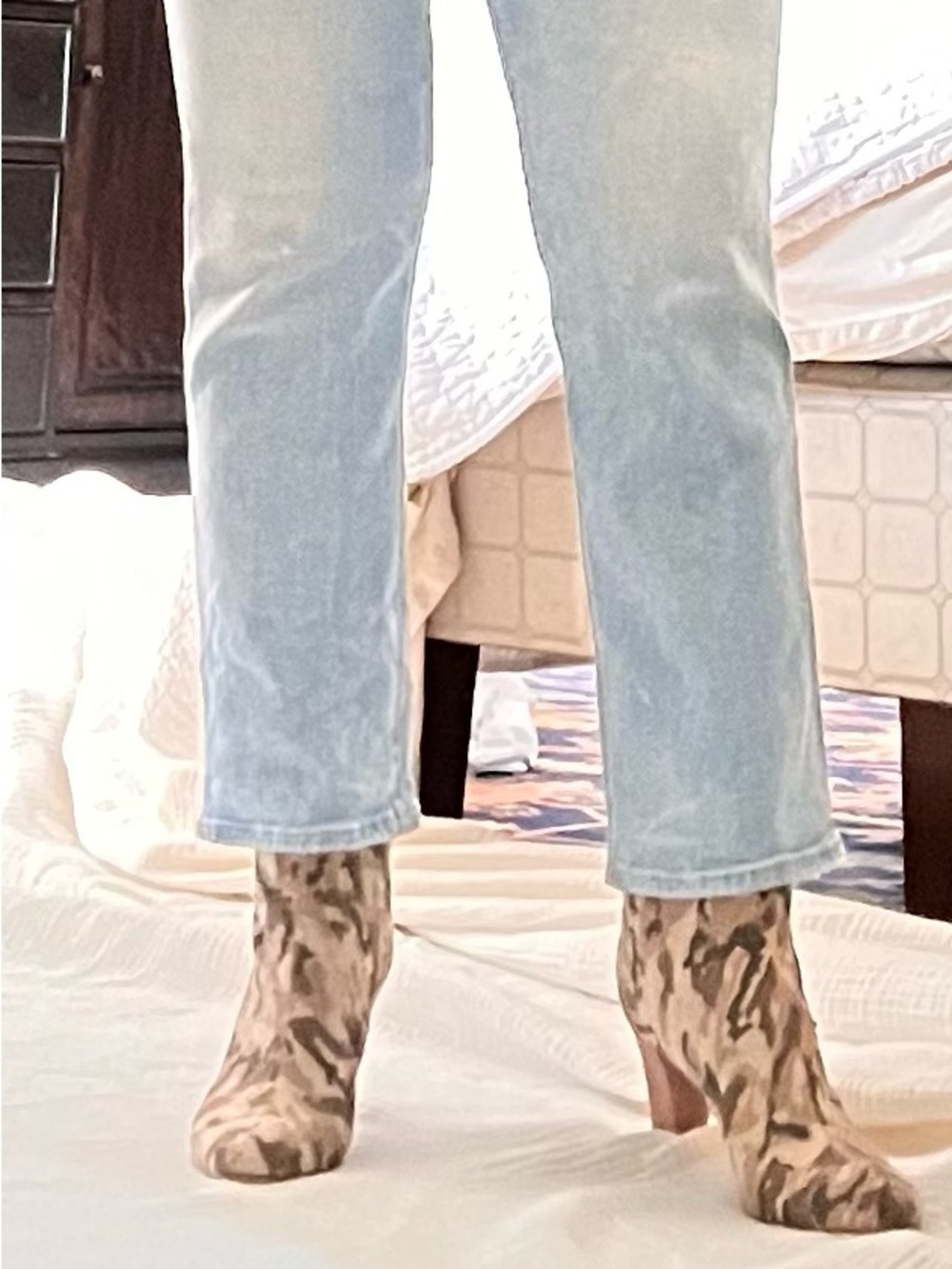 SJP Women’s canvas & camo ankle boots with back zipper. In excellent condition.
